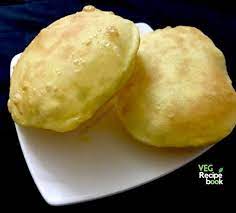 Garlic naan, bhatura and roti – Indian breads for dine-in